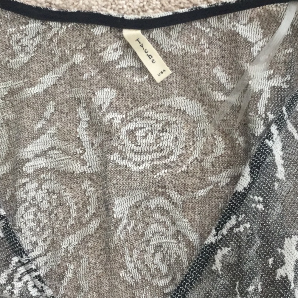 Beautiful TYCHE Lacy Shawl/Cover Up - Picture 6 of 12